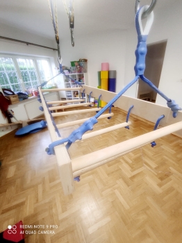 DRABINKA PODWIESZANA z ruchomymi drążkami  125 x 50 cm.