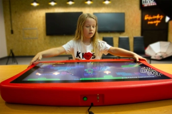 Stolik interaktywny eFUN PAD 32"
