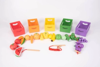 Owoce i warzywa w skrzynkach - do sortowania i nawlekania