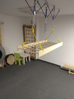 DRABINKA PODWIESZANA 125 x 50 cm.